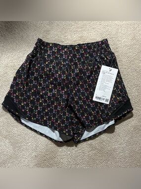 ❤️ NWT Lululemon Hotty Hot HR 4in short Rainbow wordmark black size 4